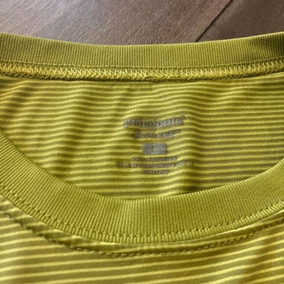 Patagonia Green Capilene Athletic Casual Tshirt Men Large Bin I-0 - Picture 3 of 6